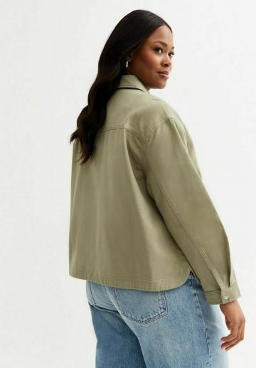 Куртка с накладнымит карманами