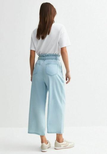 Короткие джинсы