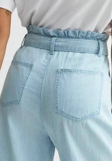 Короткие джинсы