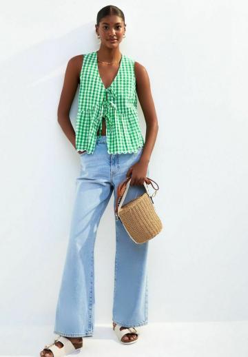 Блузка без рукавов