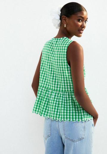 Блузка без рукавов