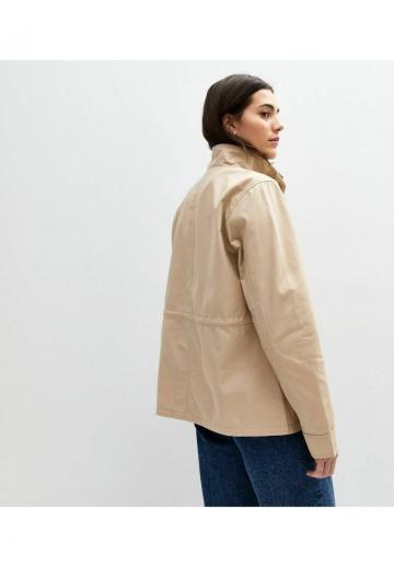 Куртка с накладнымит карманами