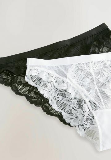 Трусы на бедрах