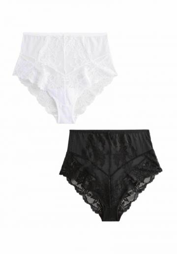 Трусы на бедрах