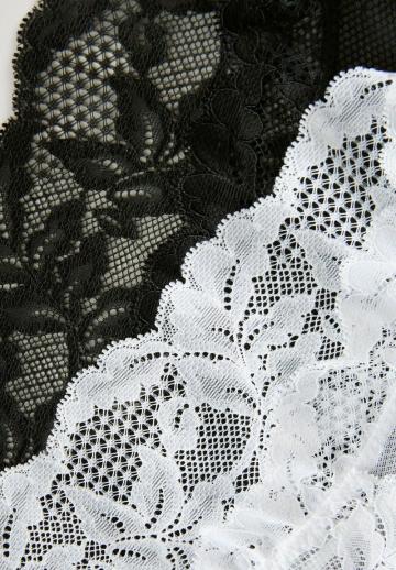 Трусы на бедрах