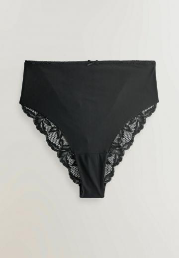 Трусы на бедрах