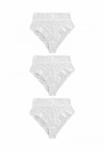 Трусы на бедрах