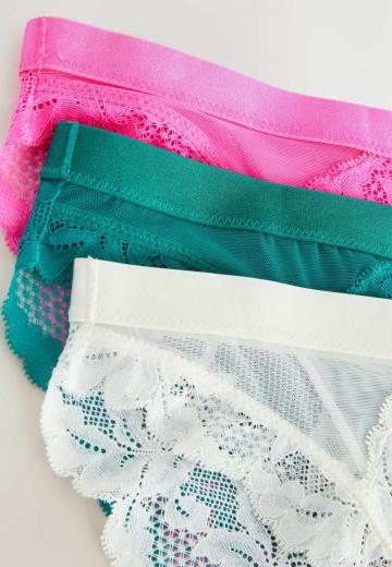 Трусы на бедрах