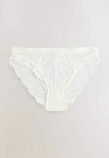 Трусы на бедрах