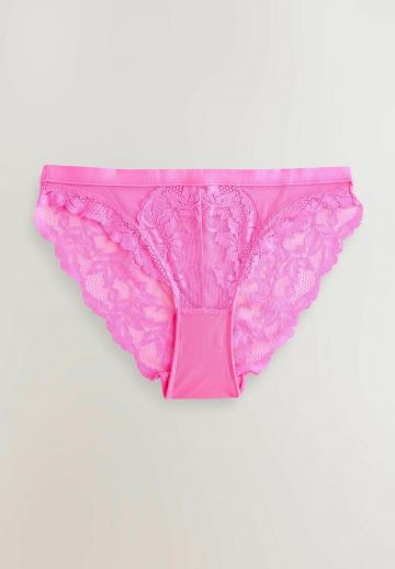 Трусы на бедрах