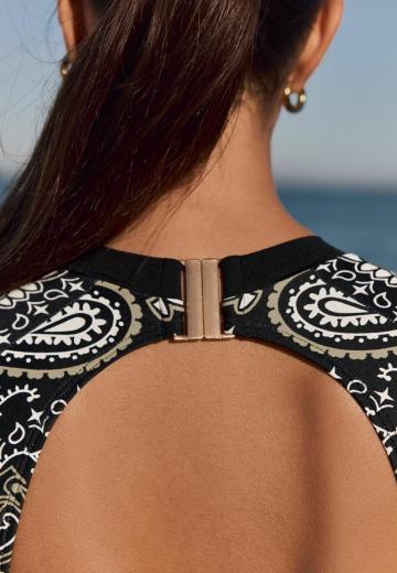 Слитный купальник