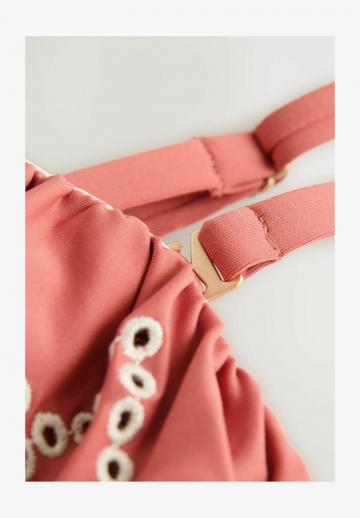 Слитный купальник