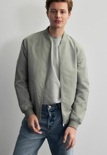 Куртка бомбер