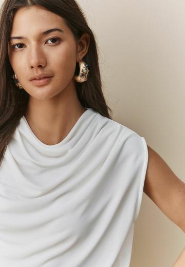 Блузка без рукавов