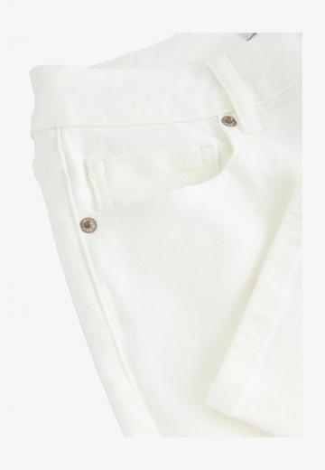 Короткие джинсы