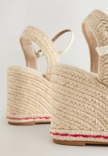 Туфли на танкетке