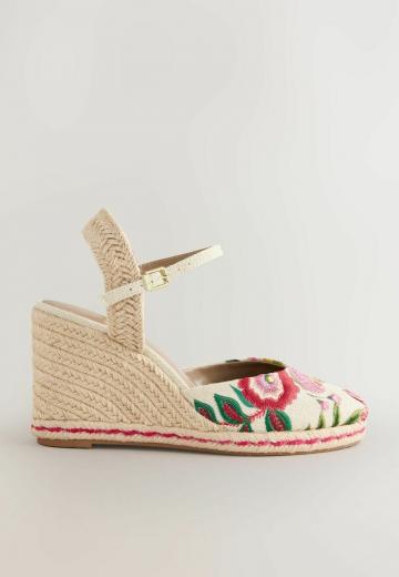 Туфли на танкетке