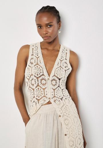 Вязаный жилет