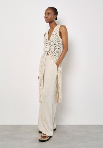 Вязаный жилет