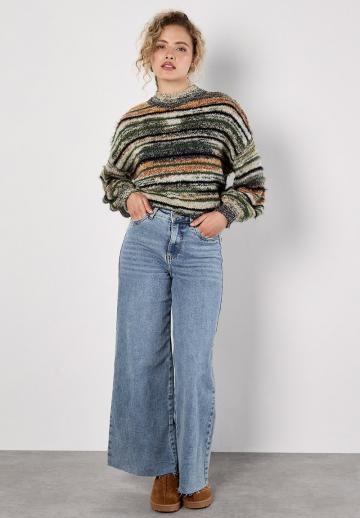 Пуловер в полоску