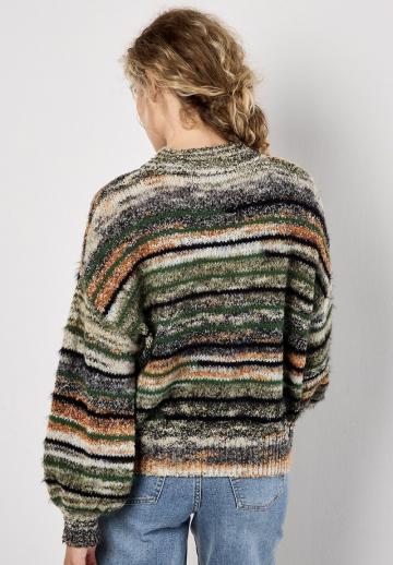 Пуловер в полоску