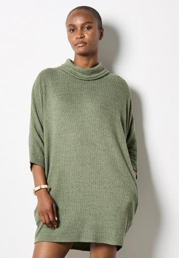 Вязаное платье