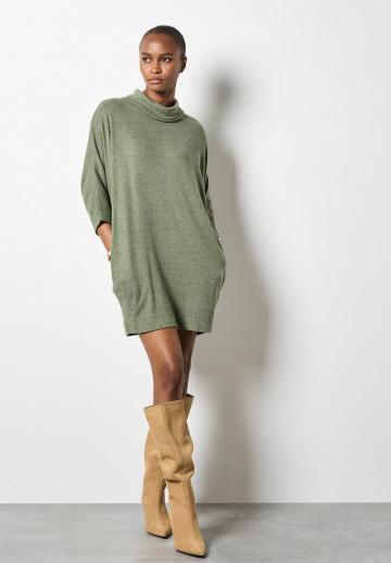 Вязаное платье