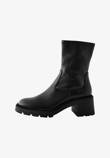 Полусапожки на высоком каблуке