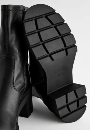 Полусапожки на высоком каблуке