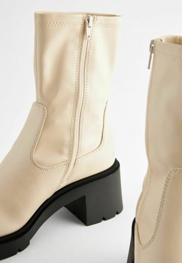 Полусапожки на высоком каблуке