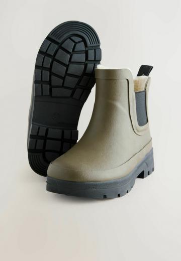 Резиновые сапоги