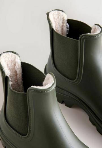 Резиновые сапоги