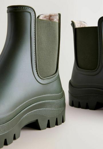 Резиновые сапоги