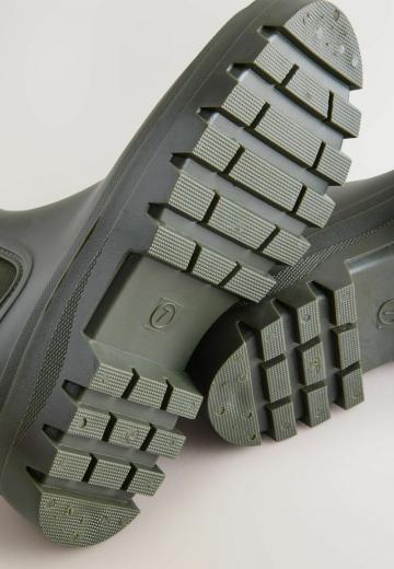 Резиновые сапоги