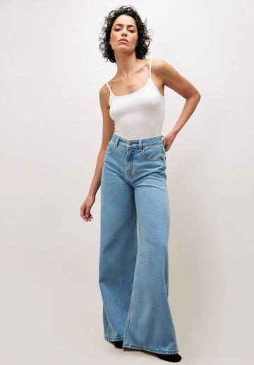 Клешеные джинсы