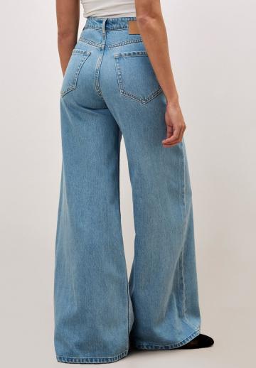 Клешеные джинсы