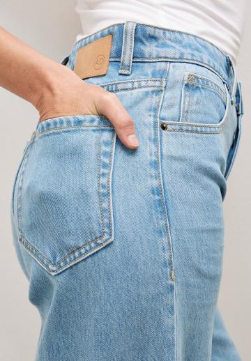 Клешеные джинсы