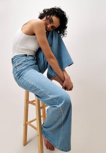 Клешеные джинсы