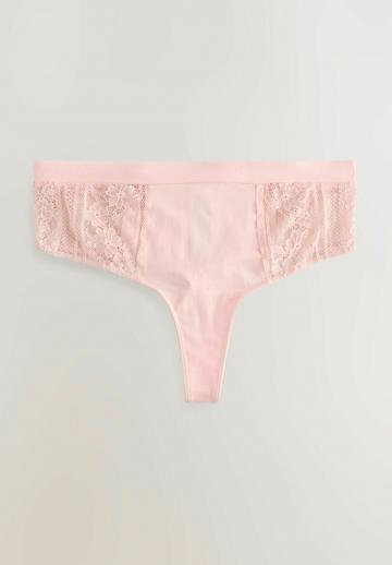 Трусы на бедрах