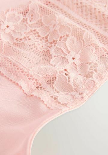 Трусы на бедрах