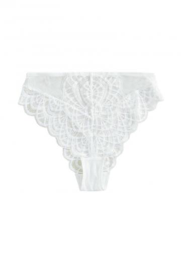 Трусы на бедрах