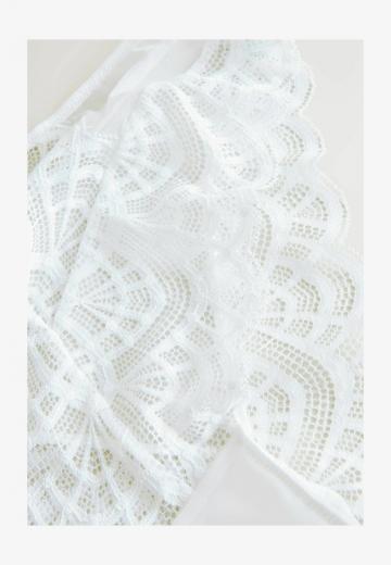 Трусы на бедрах