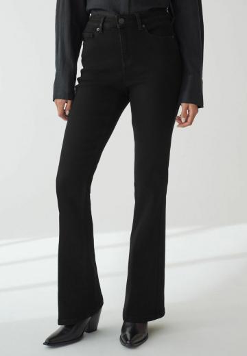 Клешеные джинсы