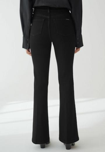 Клешеные джинсы