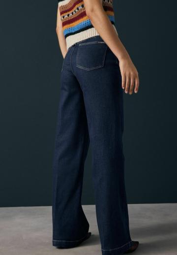 Клешеные джинсы