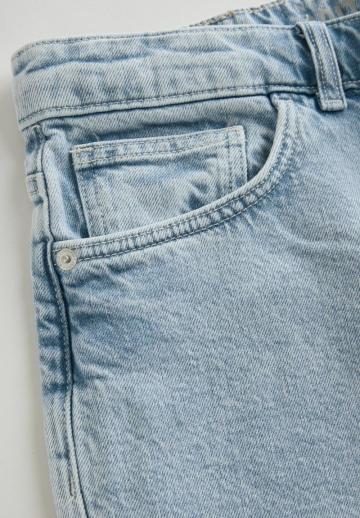 Прямые джинсы