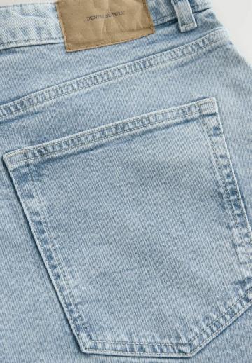 Прямые джинсы