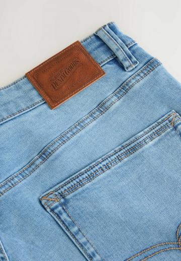 Прямые джинсы