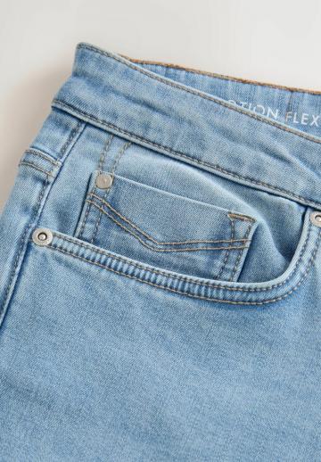 Прямые джинсы