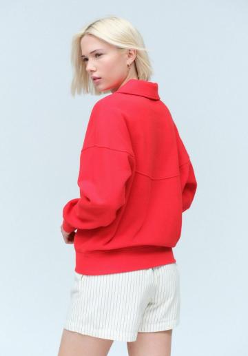 Пуловер с вырезом V